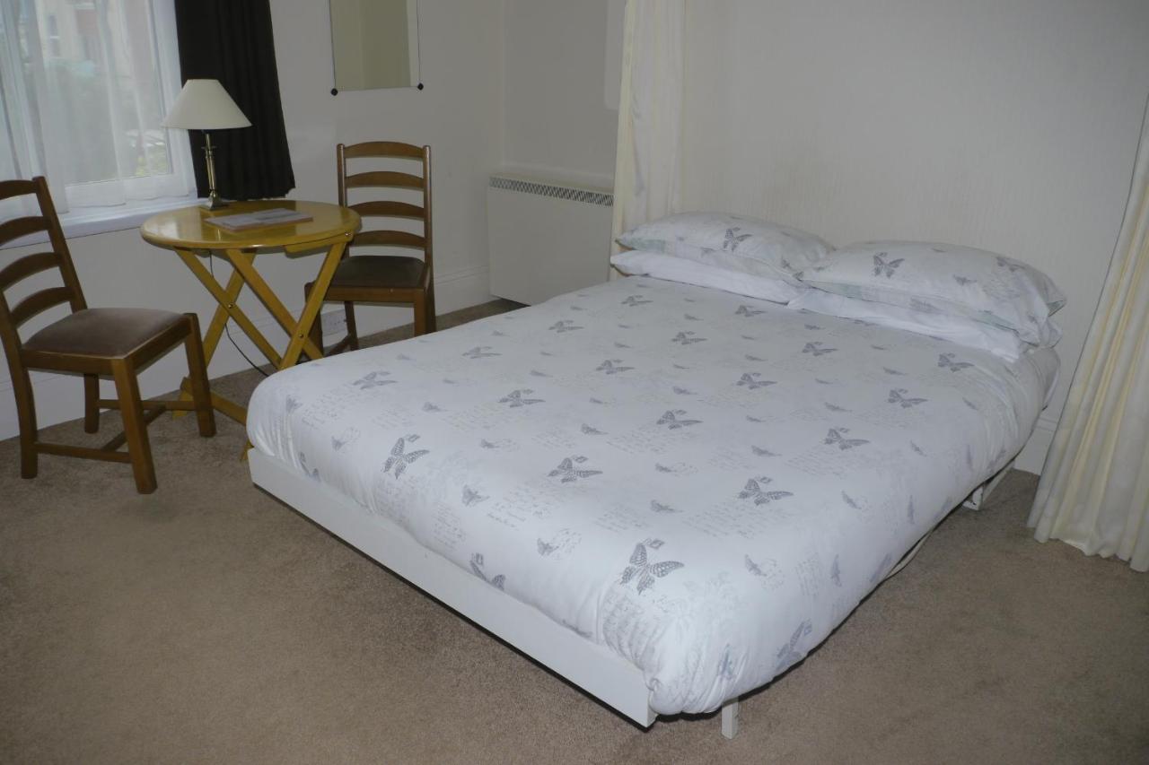 Broadshade Holiday Apartments Пейнтън Стая снимка