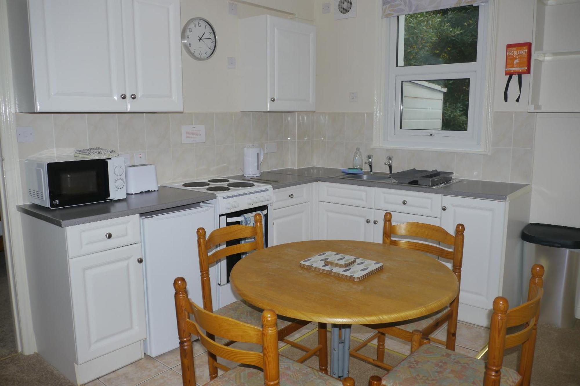 Broadshade Holiday Apartments Пейнтън Стая снимка