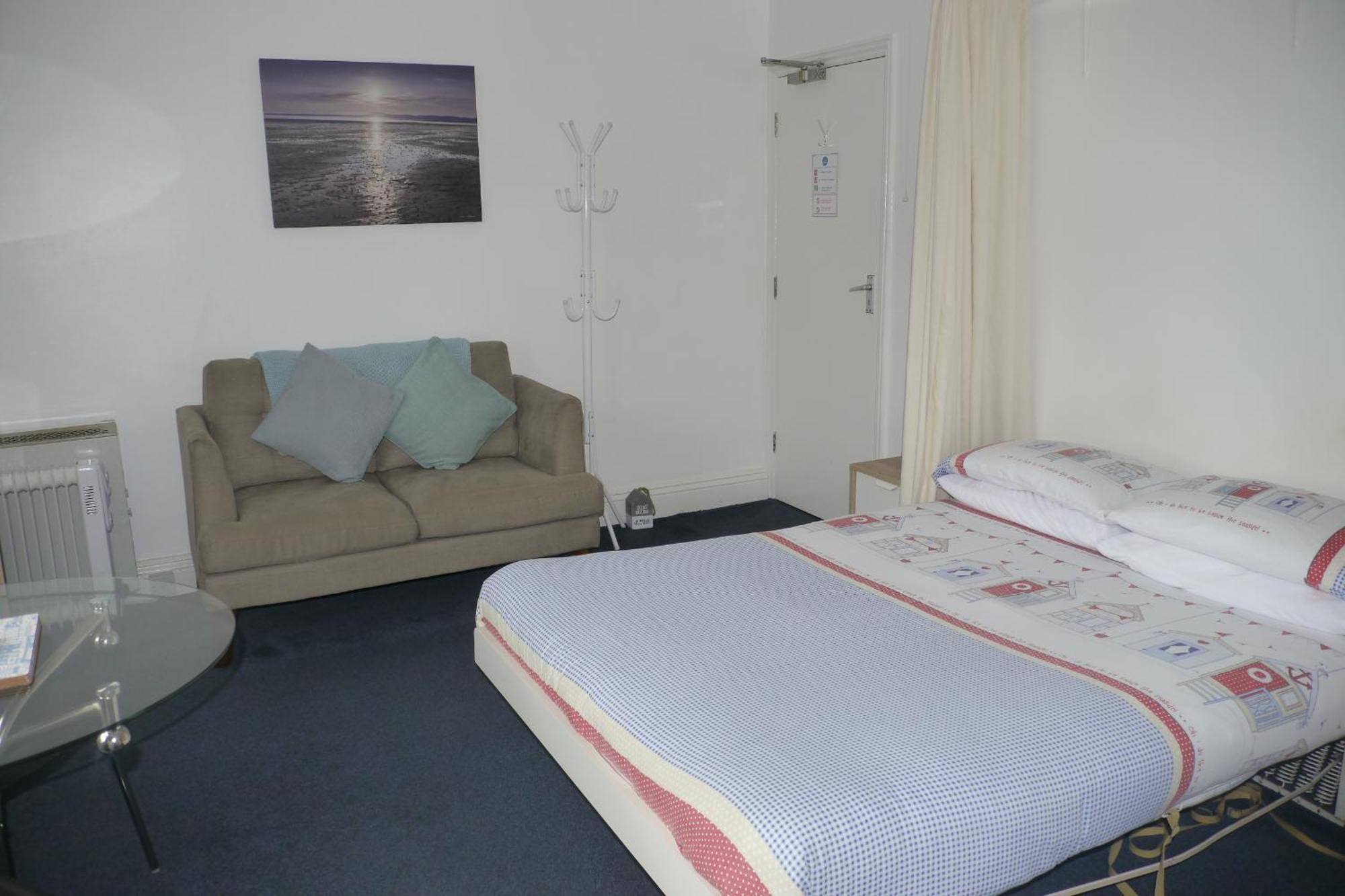 Broadshade Holiday Apartments Пейнтън Стая снимка