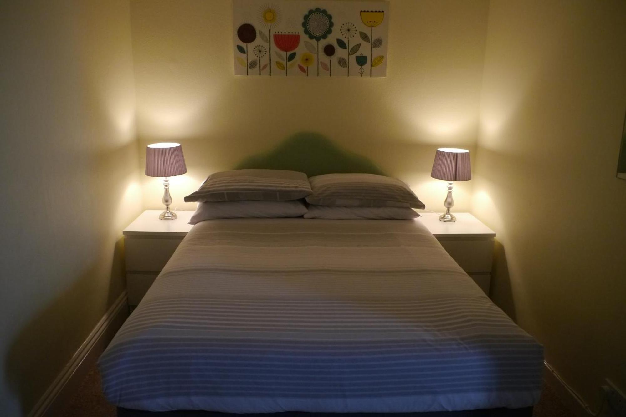 Broadshade Holiday Apartments Пейнтън Стая снимка