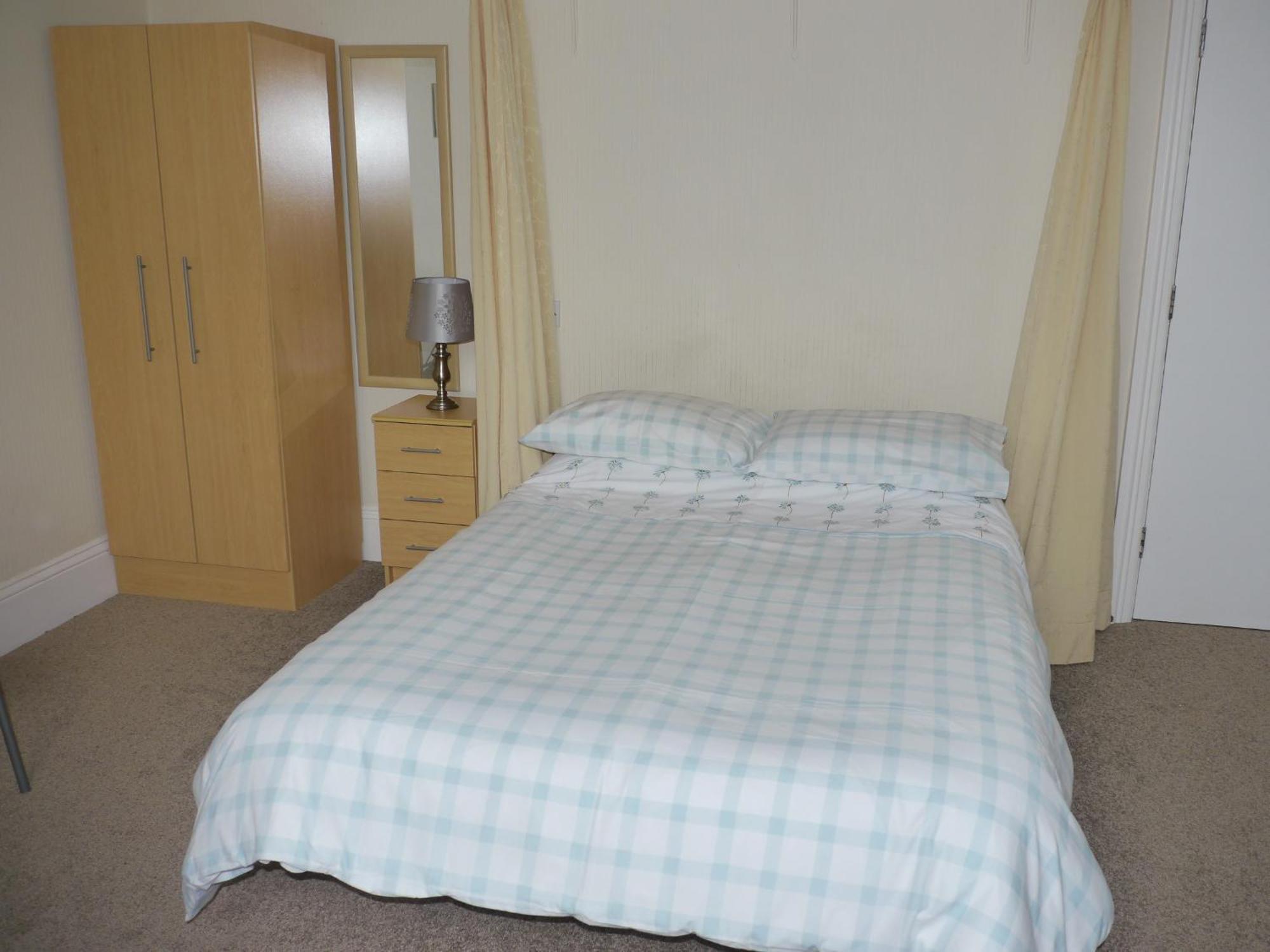 Broadshade Holiday Apartments Пейнтън Стая снимка